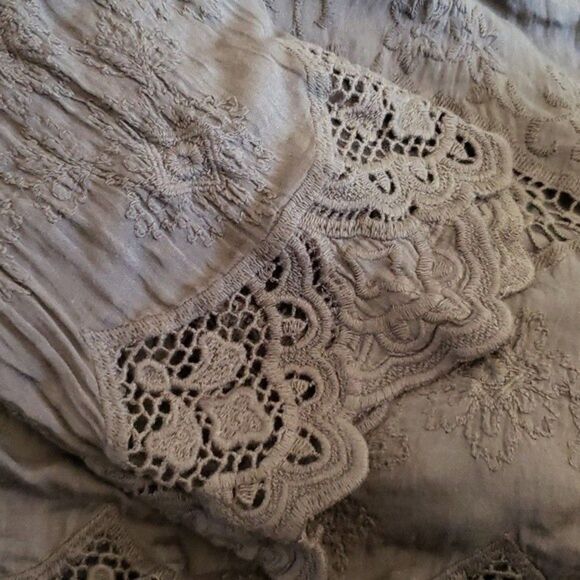 NWT Ladies Off the shoulder Top. GREY. Size: Medium - Picture 7 of 8